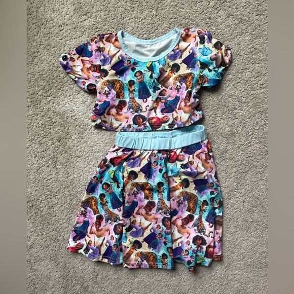 Encanto 2-piece set - Size 6/7 Girl's Disney Outfit set - Picture 2 of 3